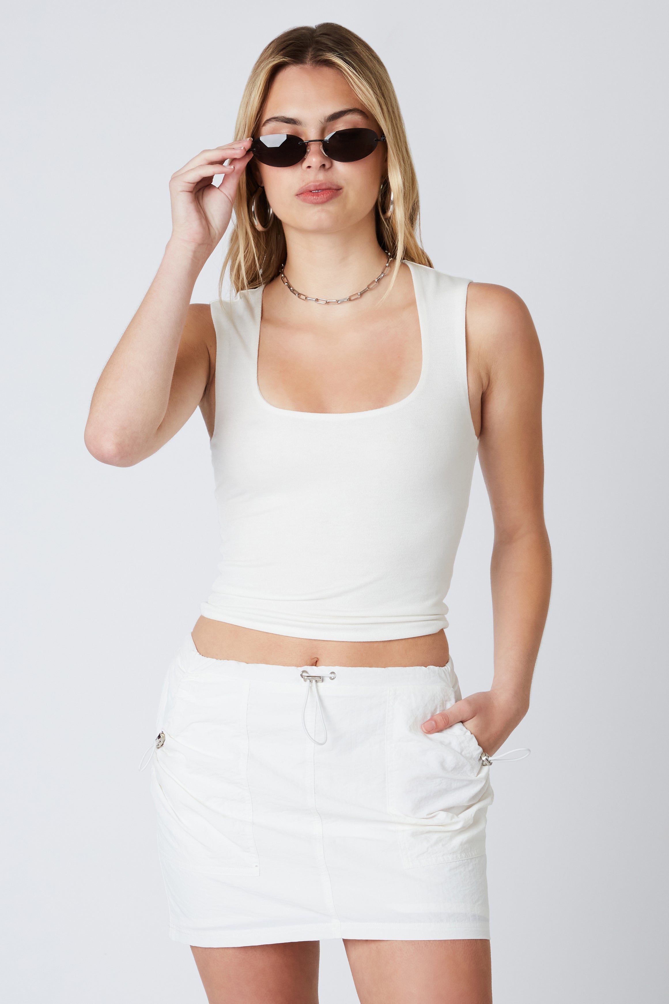 Scoopneck Tank in White Front