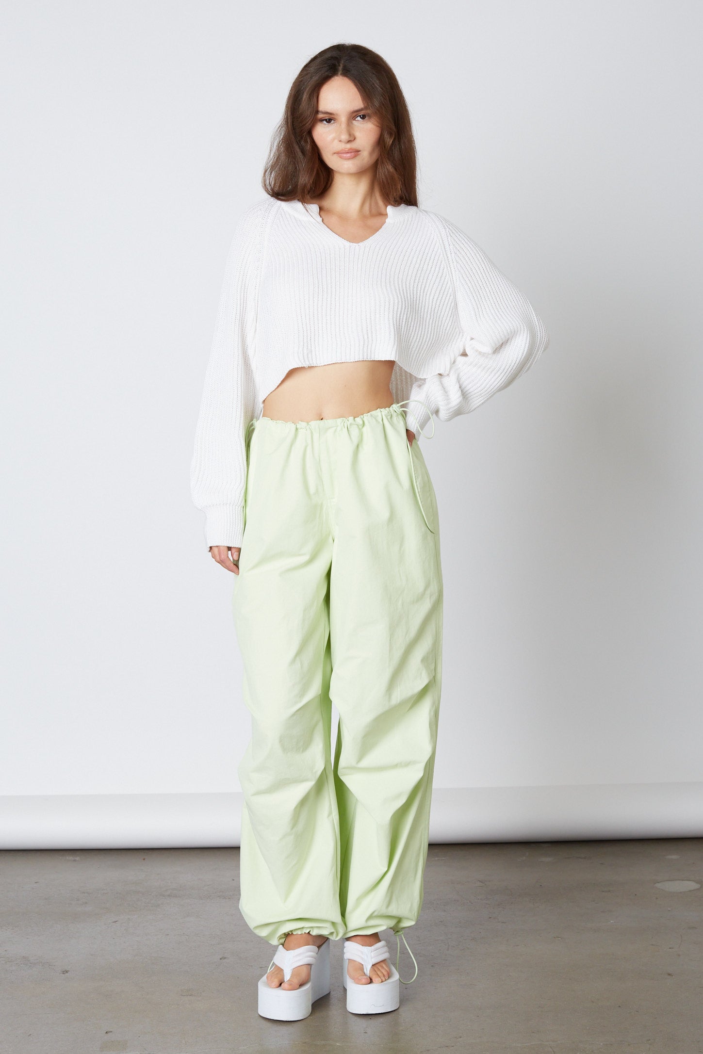 Mid-Rise Parachute Pant in Honeydew Front