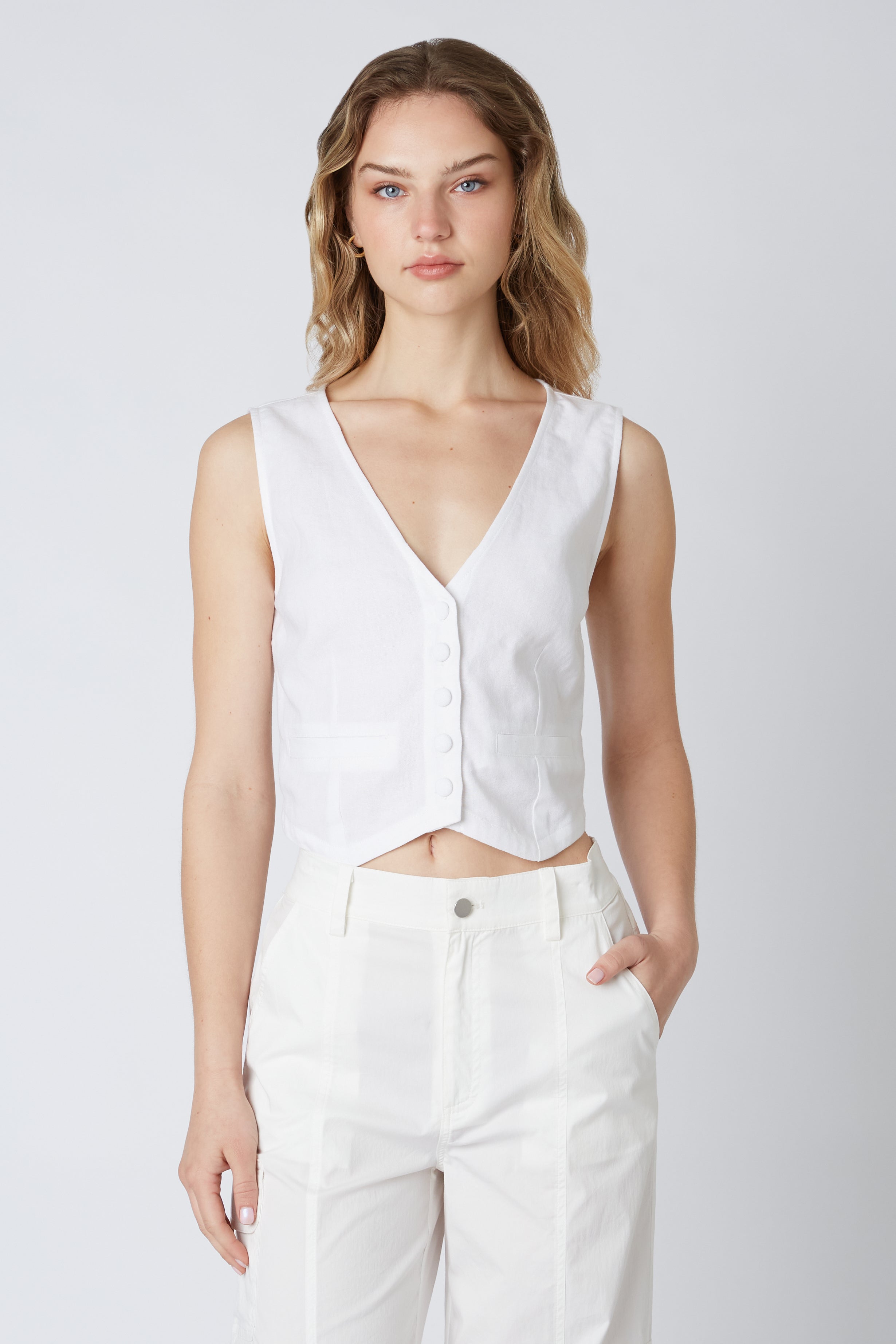 Linen Cropped Vest in White Front