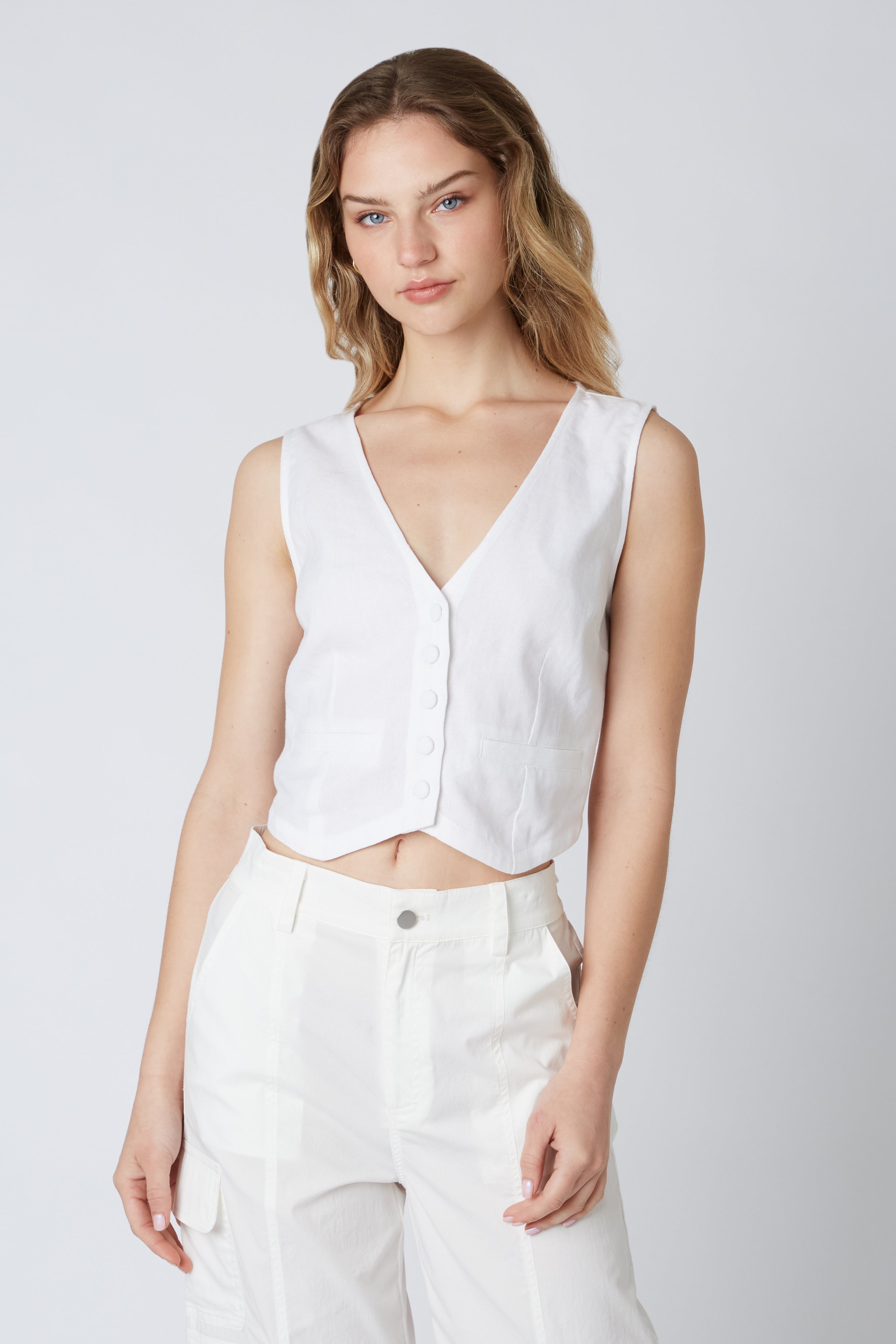 Linen Cropped Vest in White Front