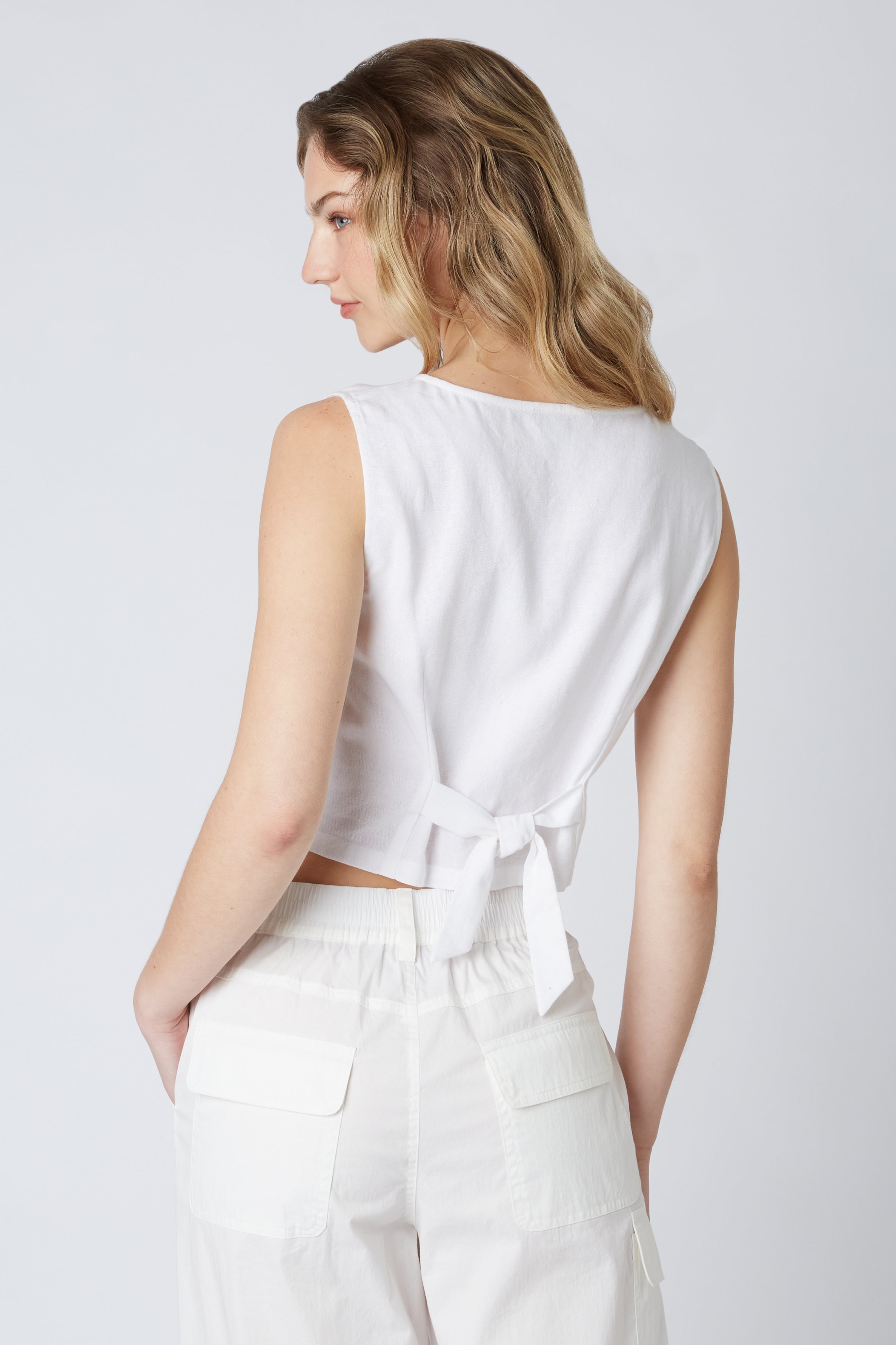 Linen Cropped Vest in White Back
